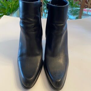 Nine West Leather Sleek Black Ankle Booties Size 6M